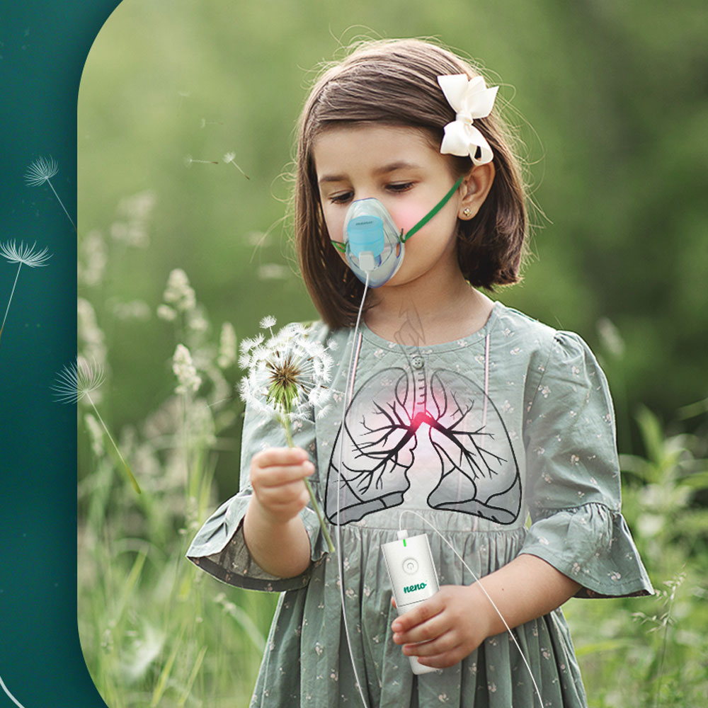 dziewczynka inhaluje się na dworze