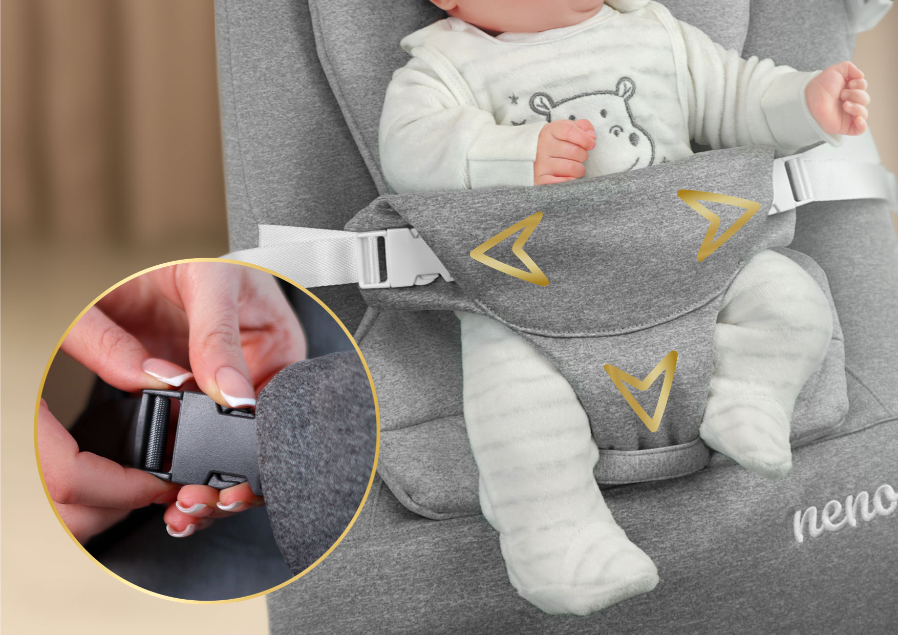 dziecko w leżaczku i kobiece dłonie zapinające pasy