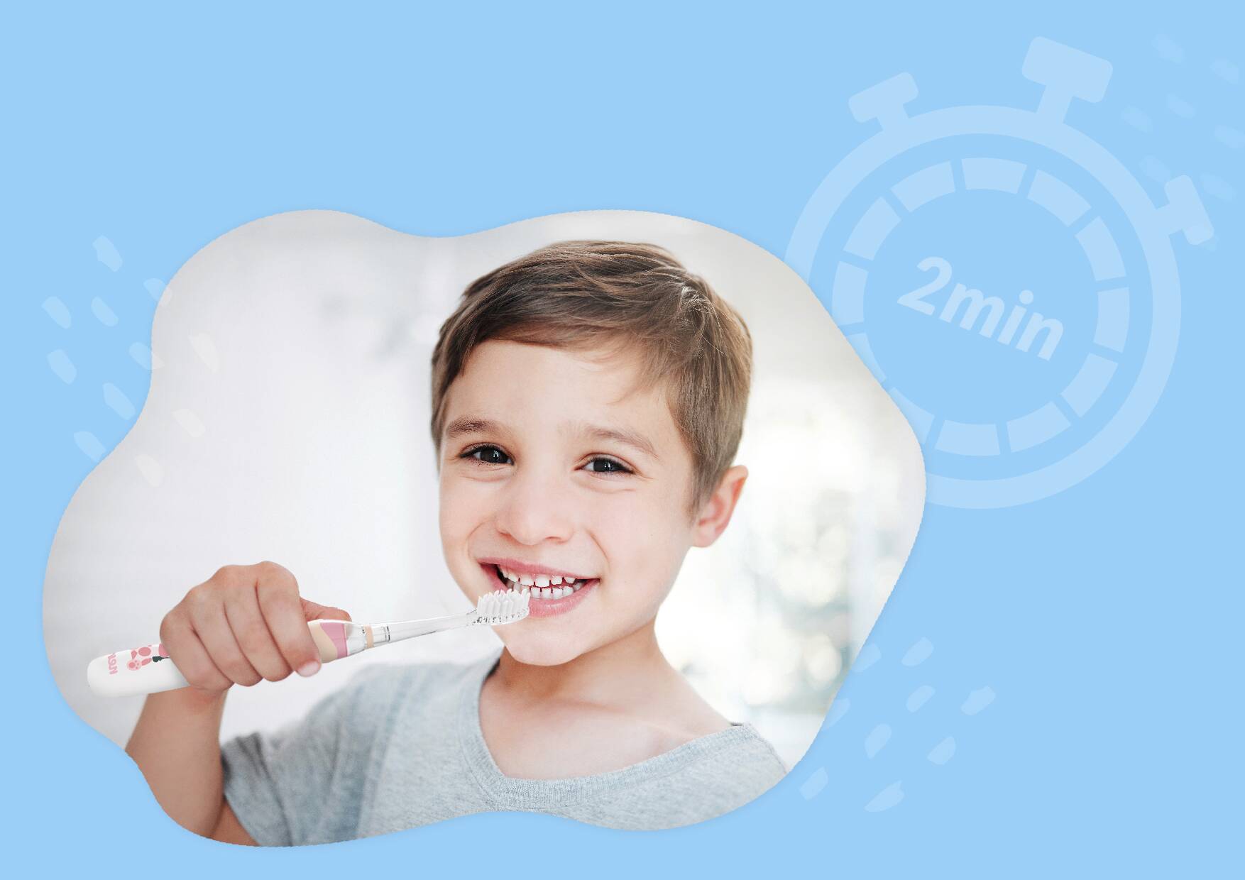 chłopczyk myjący zęby szczoteczką 