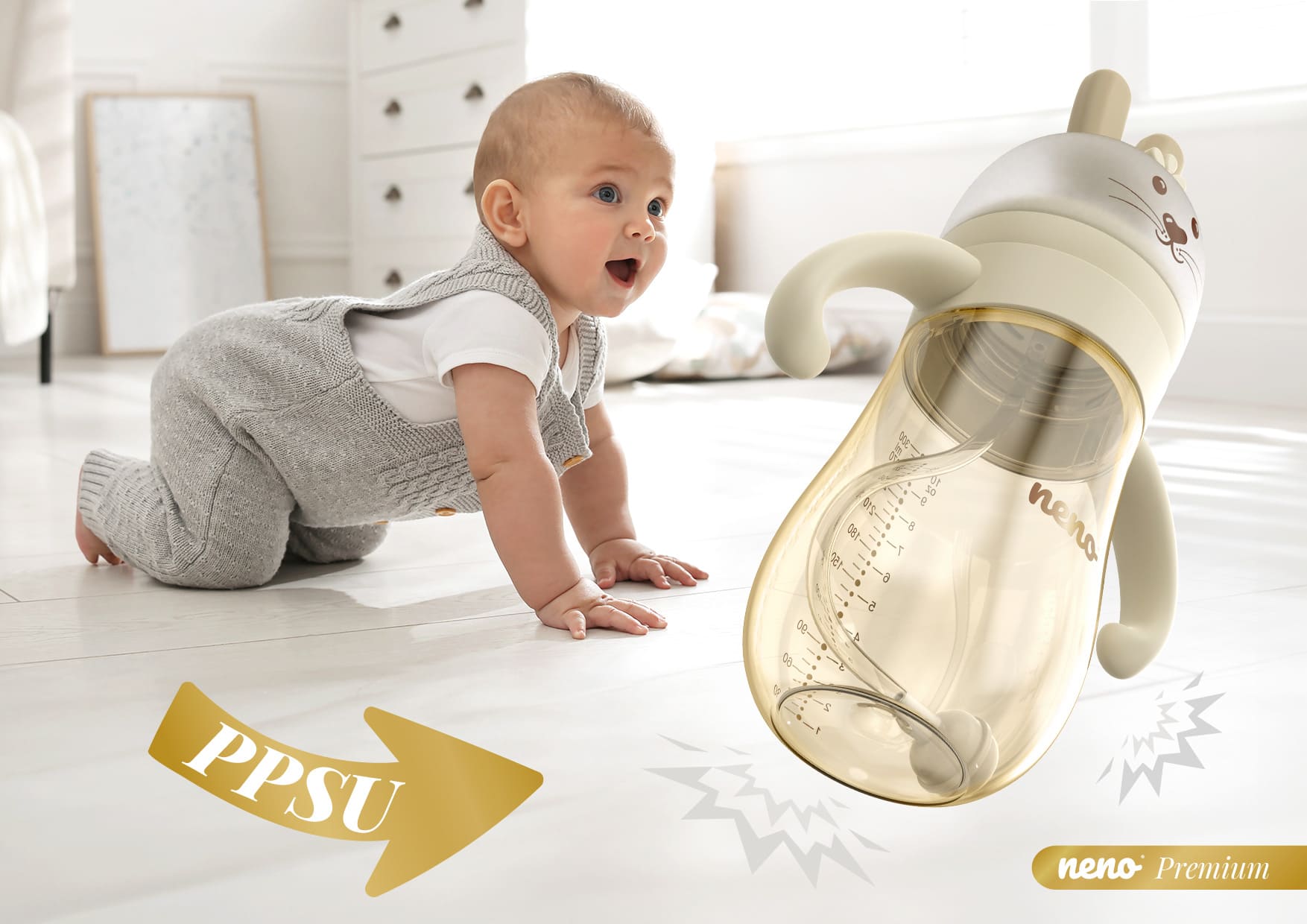 dziecko raczkujące ma podłodze i w tle Neno Mio