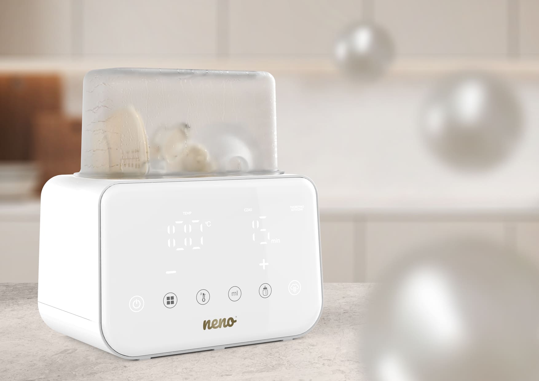 elegancka kobieta trzymająca Neno Perla