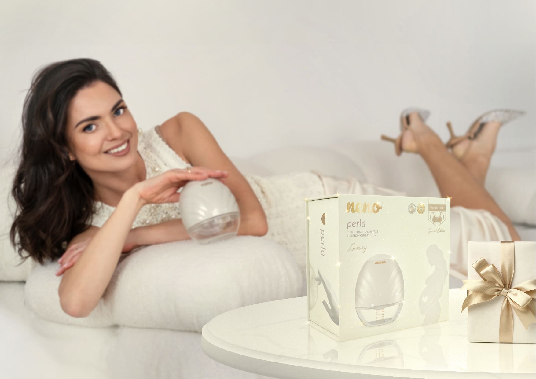 kobieta leżąca z Neno Perlą