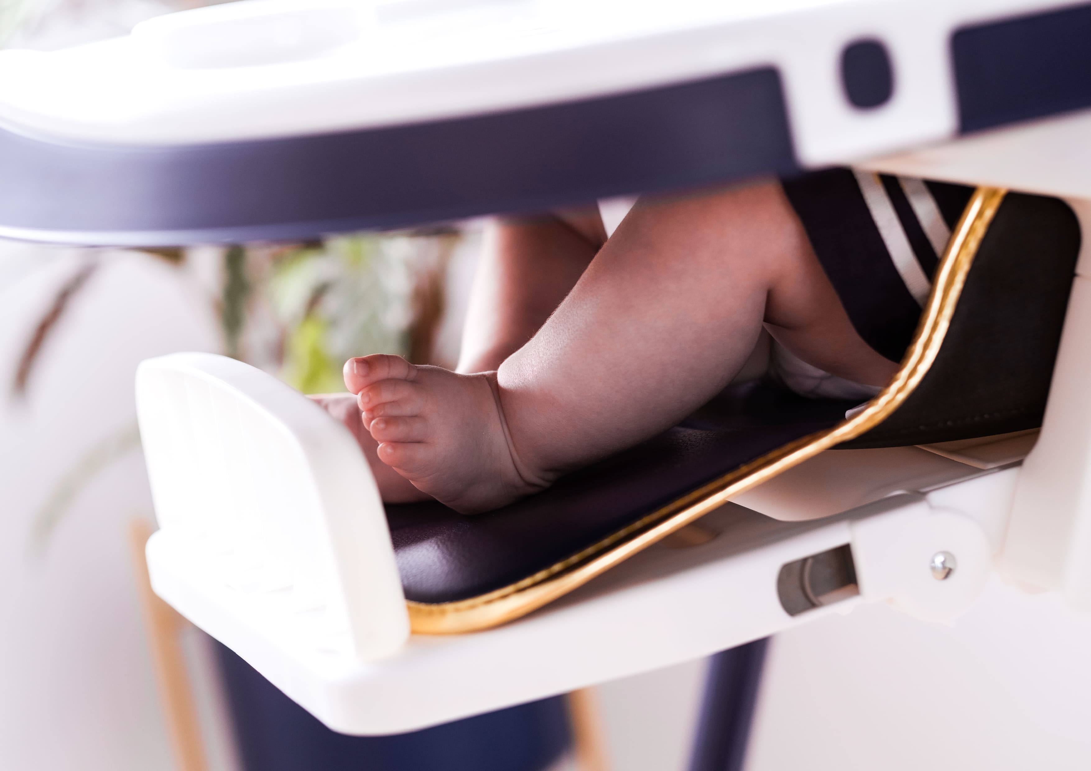 stópki dziecka w łozeczku