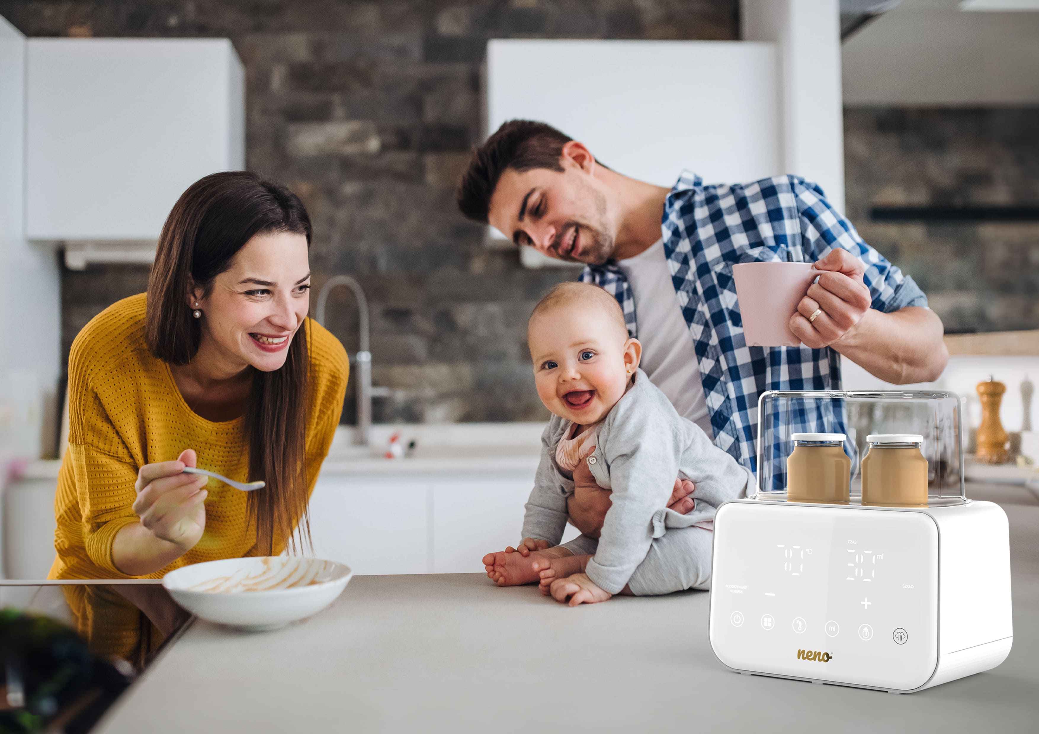 rodzinny oboad i w tle Neno Vivo